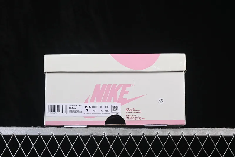 All categories Air Jordan Jordan series basketball shoes Air Jordan 1 Low ZG version Travis Scott x Air Jordan 1 Low OG AJ1 Joe 1 undercut low top full head layer IQ7604-100